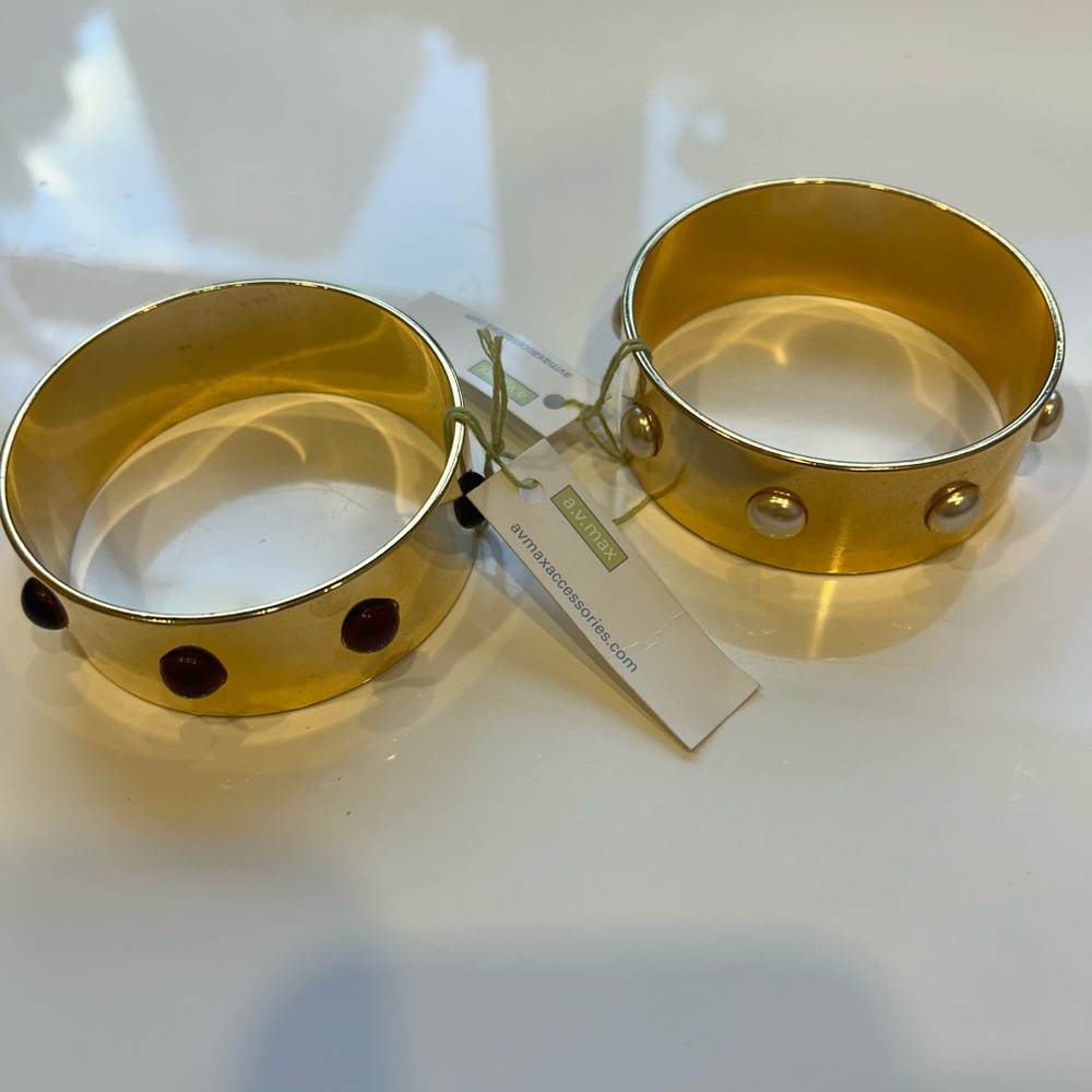 Elegant Gold Bangle Set with Gem Accents